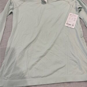 Athleta Mint Green Momentum Long Sleeve Size M - NWT.